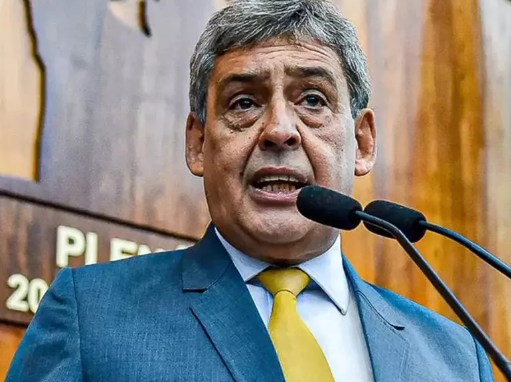 Sebastião Melo defende ditadura militar como liberdade de expressão em posse e enfrenta críticas e possível ação judicial.