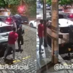 Momento que assaltantes rendem dono de SUV no Rio. Foto: reprodução