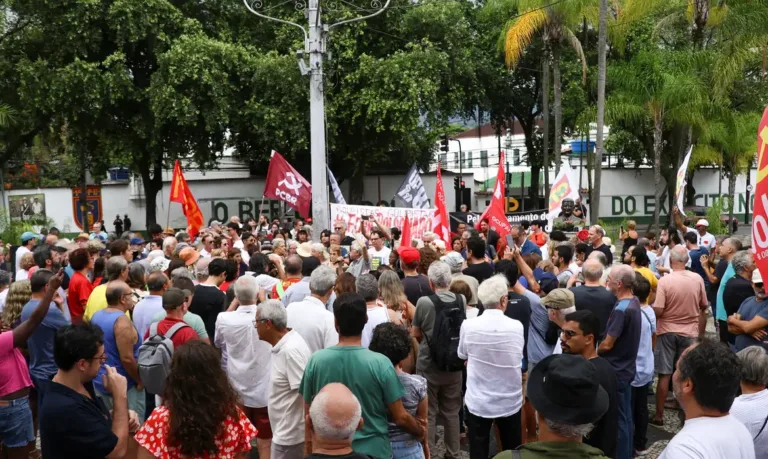 Ato pede centro de memória em quartel que abrigou DOI-Codi no RJ