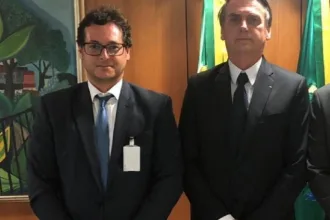 PF apresenta documentos ao STF que ligam Wajngarten e Bolsonaro ao esquema de joias avaliadas em R$ 6,8 milhões.