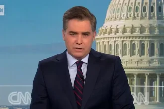 Jim Acosta, âncora da CNN, ao anunciar sua demissão ao vivo – Foto: Reprodução