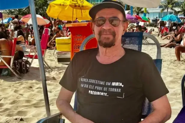 Cezar Bitencourt, advogado de Mauro Cid, usa camiseta com indireta a Bolsonaro. Foto: reprodução