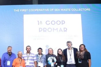 Primeira Cooperativa de Catadores e Proteção Marinha do Brasil é formalizada na Baía de Guanabara