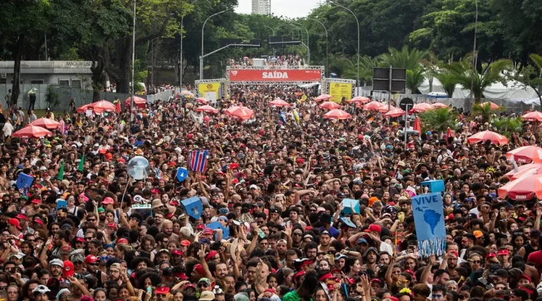 Foliões nos blocos de carnaval. Foto: Divulgação