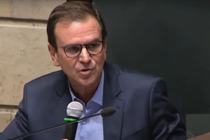 Eduardo Paes discursa na Câmara dos Vereadores sobre novo projeto de segurança