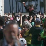 O ex-presidente Jair Bolsonaro em ato flopado com apoiadores em Recife (PE), nesta segunda (24). Foto: Diário de Pernambuco