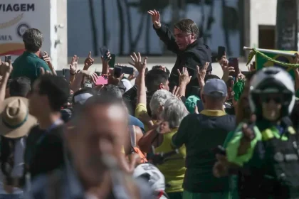 O ex-presidente Jair Bolsonaro em ato flopado com apoiadores em Recife (PE), nesta segunda (24). Foto: Diário de Pernambuco