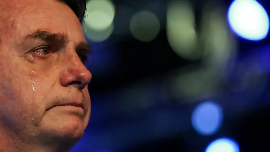 PGR denuncia Bolsonaro e aliados por tentativa de golpe de Estado em 2022. STF avaliará os próximos passos do processo.