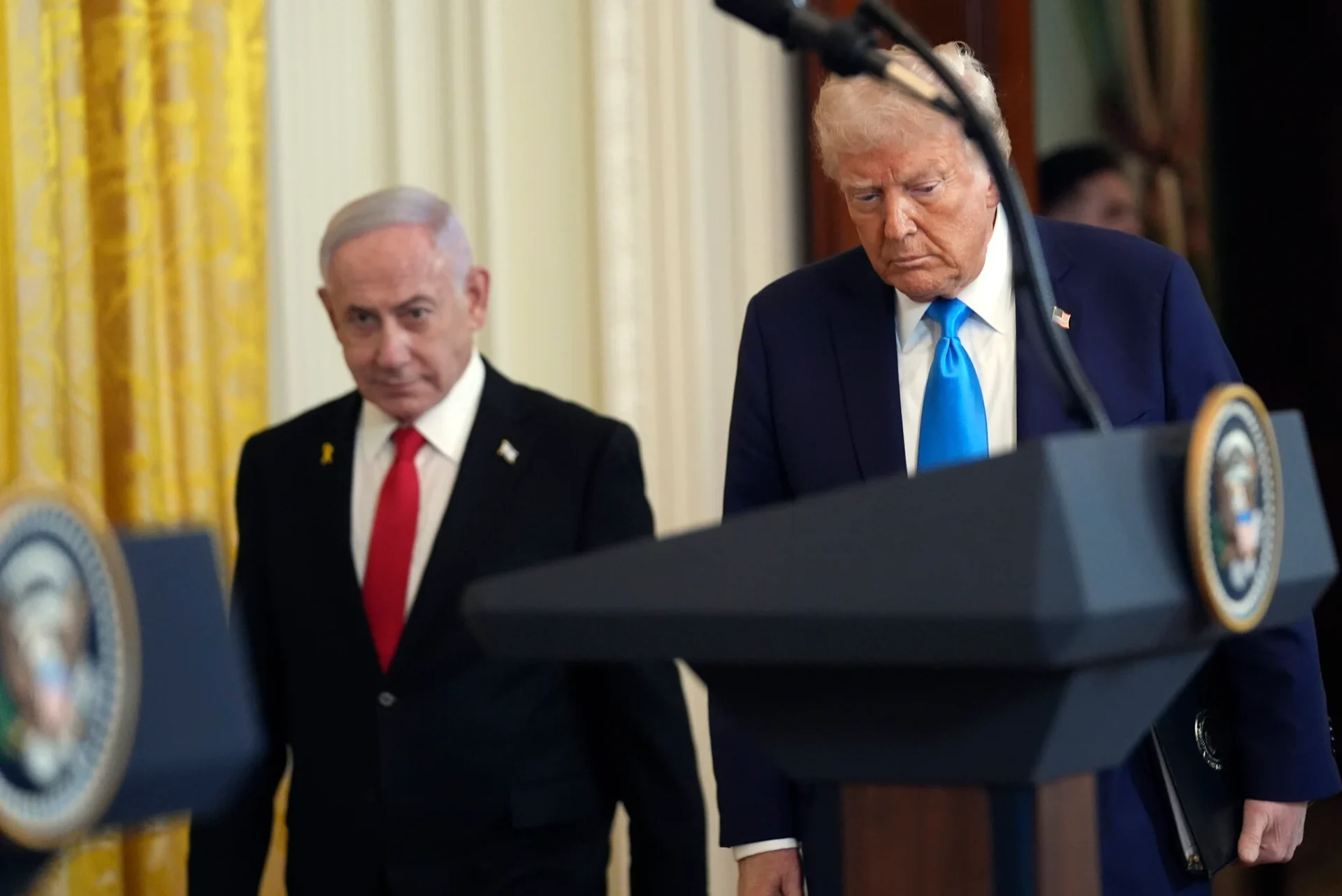 O primeiro ministro de Israel, Benjamin Netanyahu, ao lado do presidente dos Estados Unidos, Donald Trump: a proposta do republicano foi amplamente rechaçada. Foto: reprodução