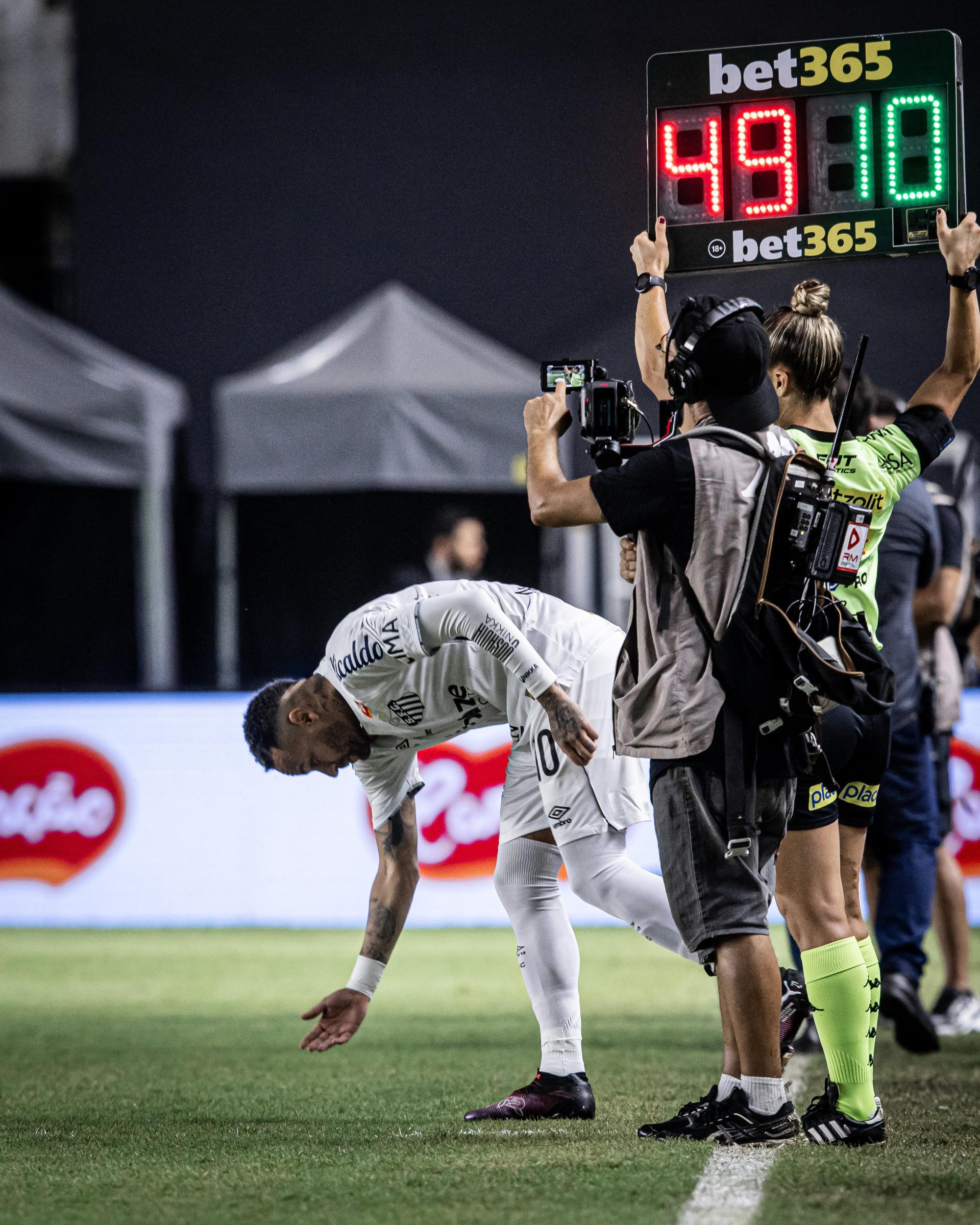 Neymar em sua reestreia pelo Santos contra o Botafogo-SP - Foto: X @SantosFC