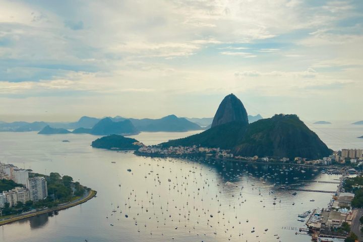 Previsão do tempo no Rio indica céu nublado no sábado (15), sem chuva. No domingo (16) e na terça (18), temperaturas sobem e céu fica mais limpo.