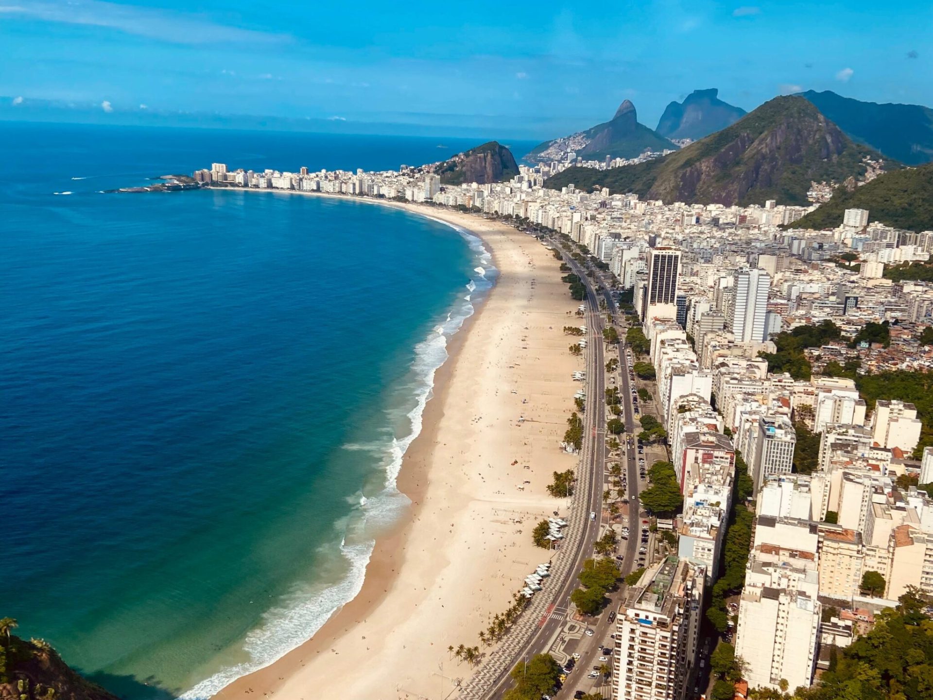 Previsão do tempo no Rio indica pancadas isoladas neste domingo. Confira as temperaturas e os detalhes para os próximos dias.