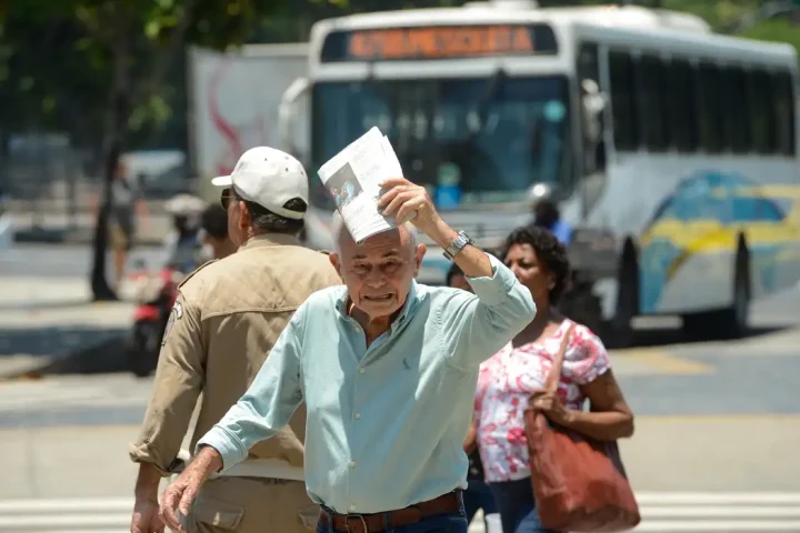 Calor extremo, Fiocruz, mortalidade, idosos, doenças crônicas, Rio de Janeiro, emergência climática, protocolo de calor.