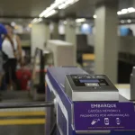 Metrô Rio reajusta tarifa para R$ 7,90 a partir de abril. Agetransp aprova aumento, tornando o metrô o transporte mais caro do estado.