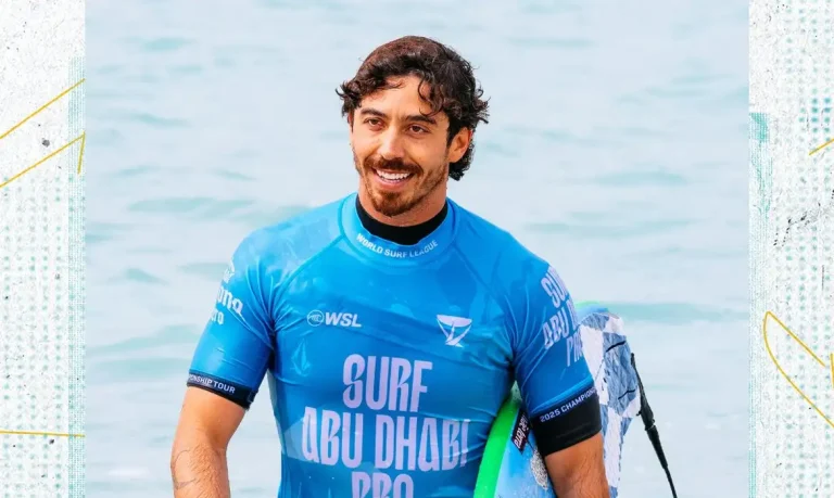 Ítalo Ferreira, Yago Dora e Miguel Pupo garantem vaga nas quartas do Surf Abu Dhabi Pro. Filipe Toledo é eliminado após colisão. Confira os detalhes.