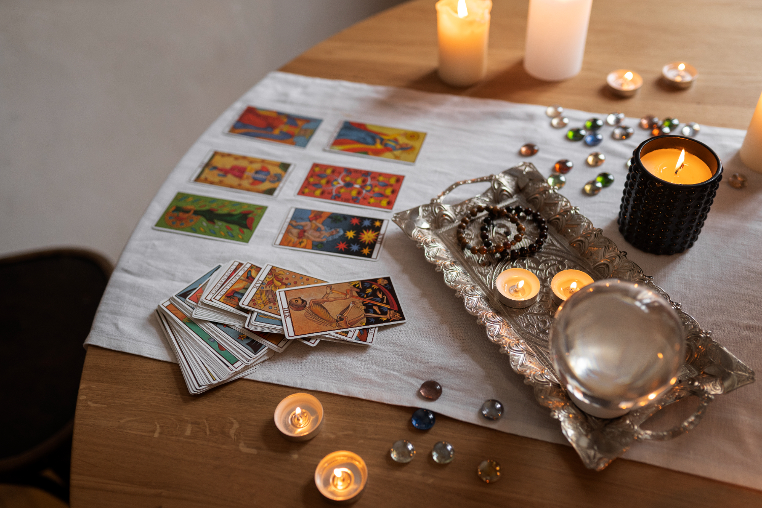 Descubra as previsões do horóscopo do Tarot para cada signo do zodíaco de 31 de março a 5 de abril de 2025.