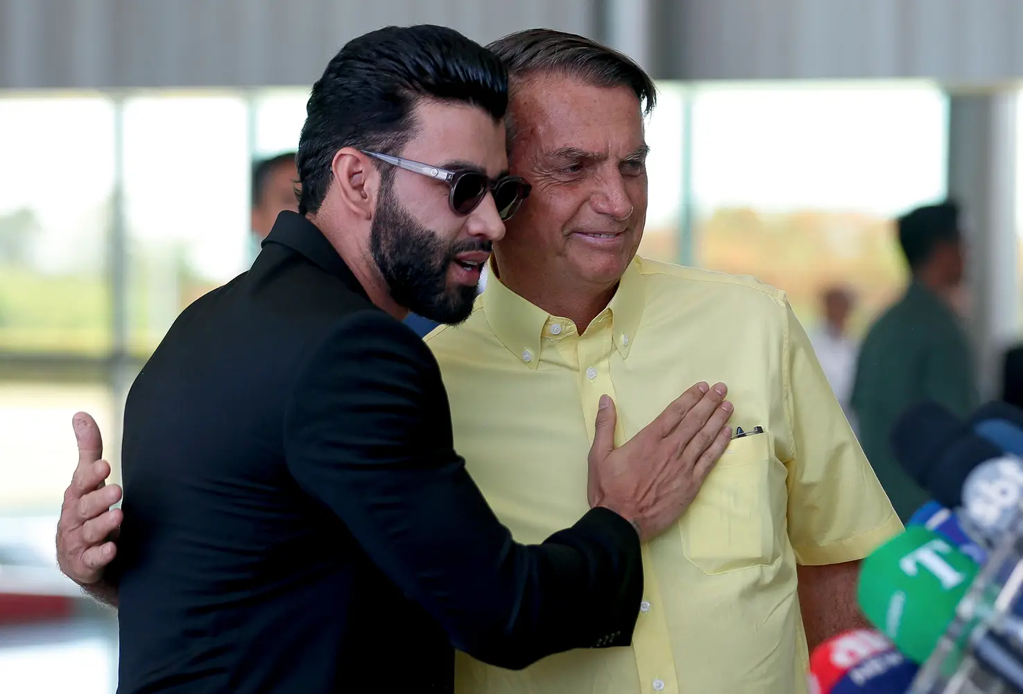 Gusttavo Lima e Jair Bolsonaro: PF cita o cantor em investigação sobre lavagem de dinheiro do PCC. Foto: Reprodução