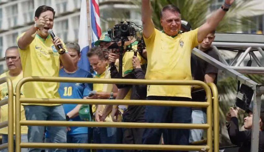 Deputado Rodrigo Valadares ao lado de Bolsonaro Deputado Rodrigo Valadares ao lado de Bolsonaro • Reprodução/YouTube Silas Malafaia