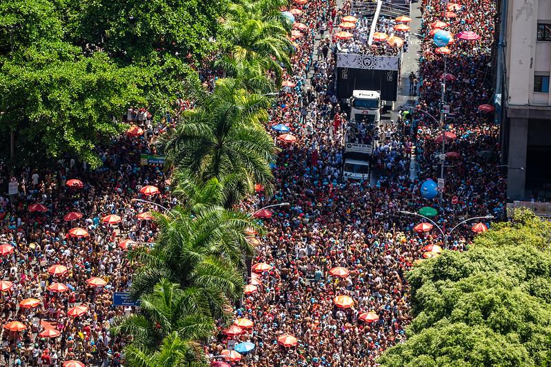 Com o tema “Rio, eu te amo”, o tradicional cortejo atraiu cerca de 500 mil foliões para a Rua Primeiro de Março - Fernando Maia/Riotur