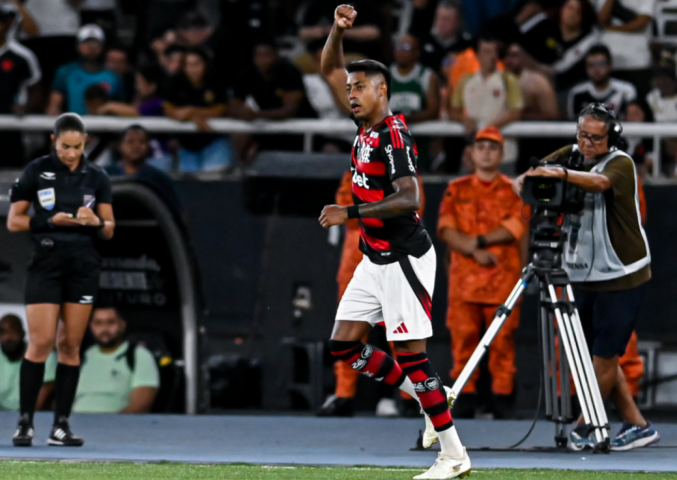 Bruno Henrique comemora o gol do triunfo sobre o Vasco (Crédito: Úrsula Nery/Agência FERJ)
