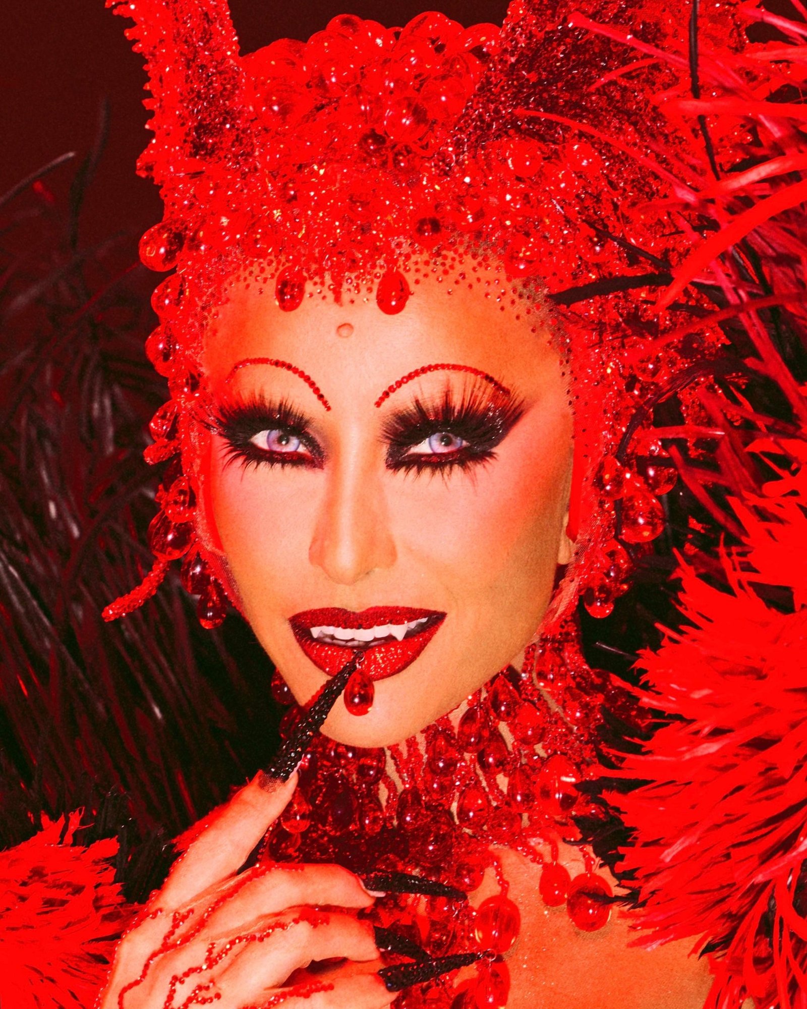 Sabrina Sato revela perrengue com fantasia da Vila Isabel: "Tive que dormir de prótese dentária"