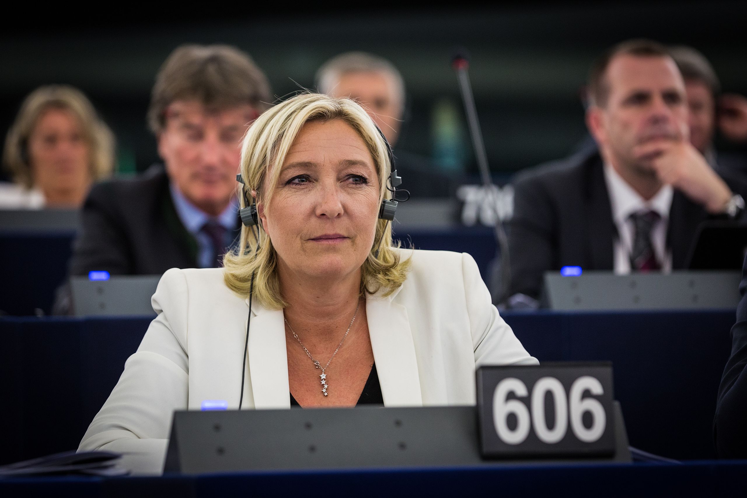 Marine Le Pen fica inelegível e é condenada a prisão por corrupção