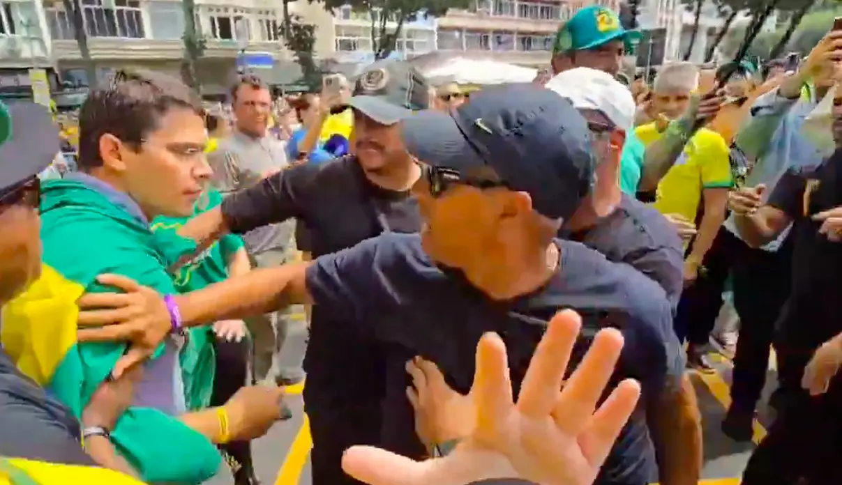Bolsonarista se desentendeu com seguranças. Foto: Reprodução