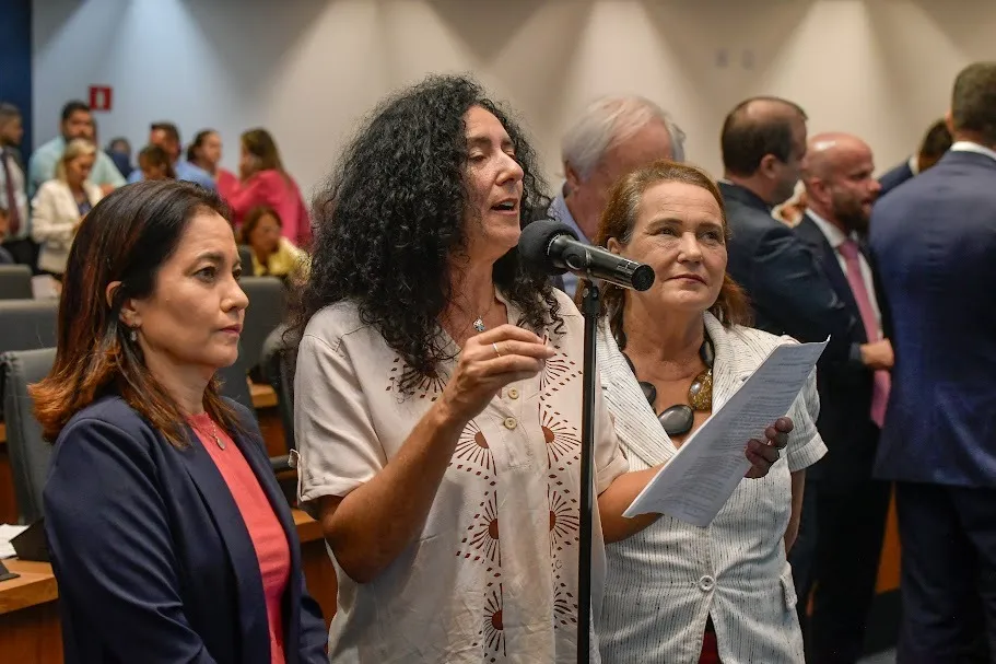 Deputada Marina do MST pressiona Cláudio Castro a zerar ICMS sobre itens da cesta básica. Apenas arroz e feijão são isentos