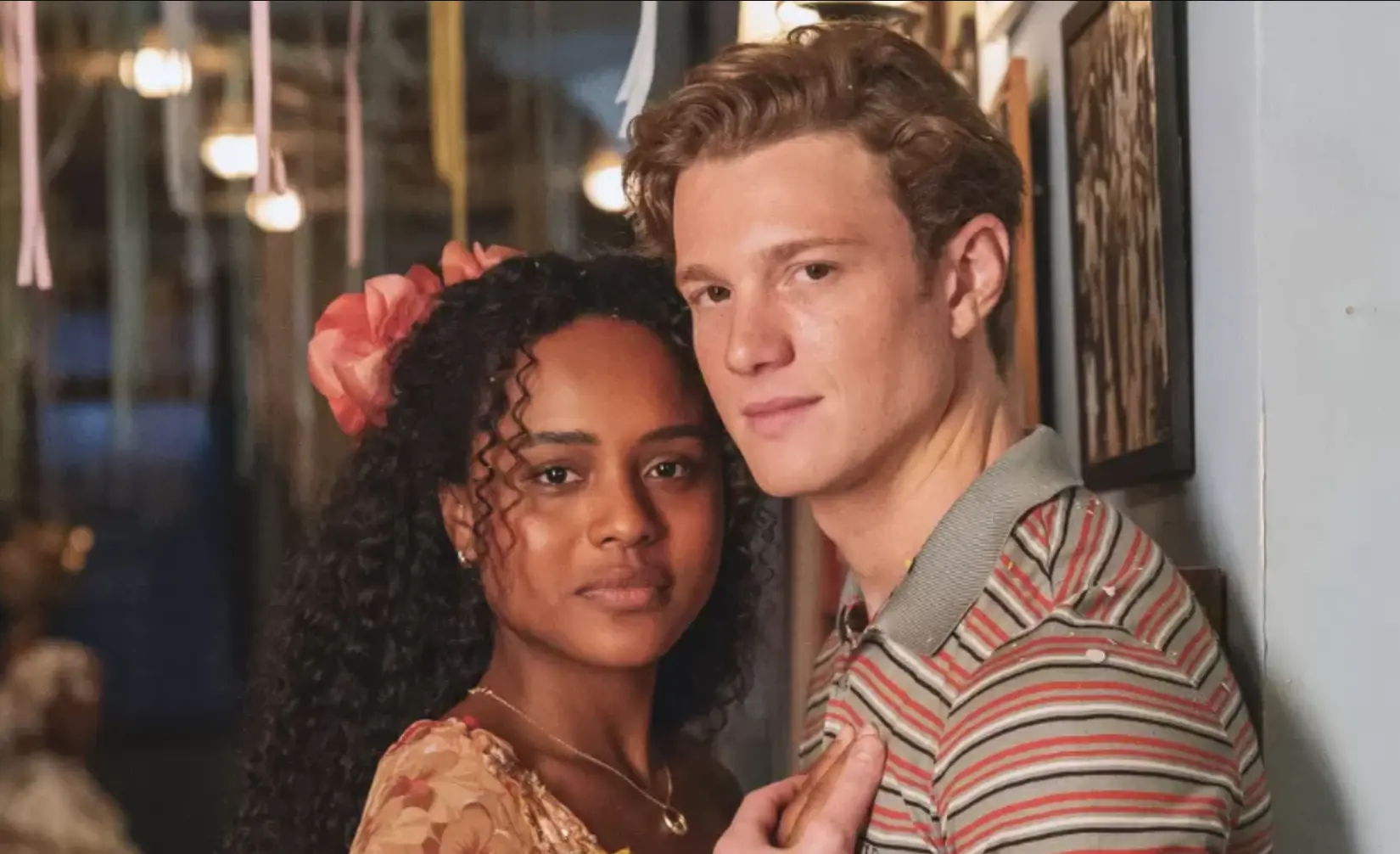 Beto (Pedro Novaes) e Beatriz (Duda Santos) em Garota do Momento Imagem: Manoella Mello/Globo