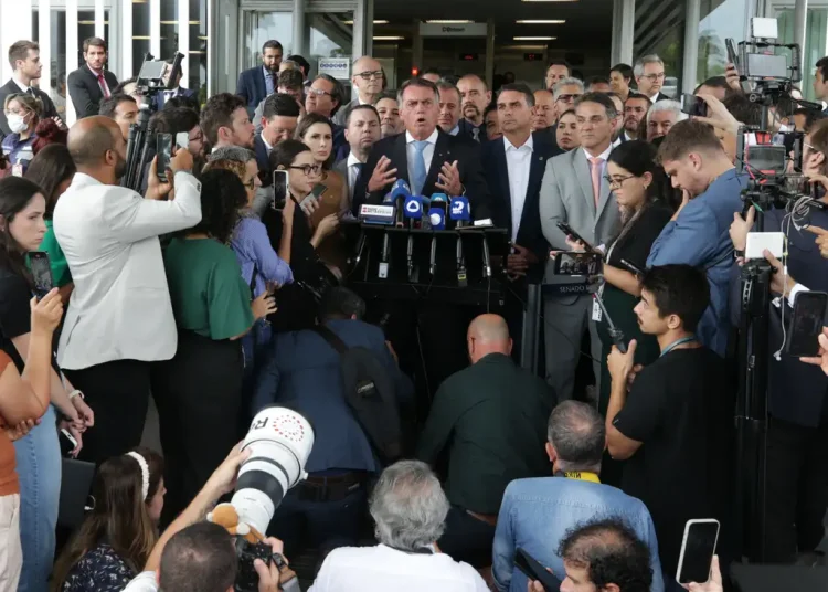 Ex-presidente concedeu entrevista coletiva após decisão do STF de declará-lo réu por tentativa de golpe de Estado e crimes relacionados - Lula Marques/Agência Brasil