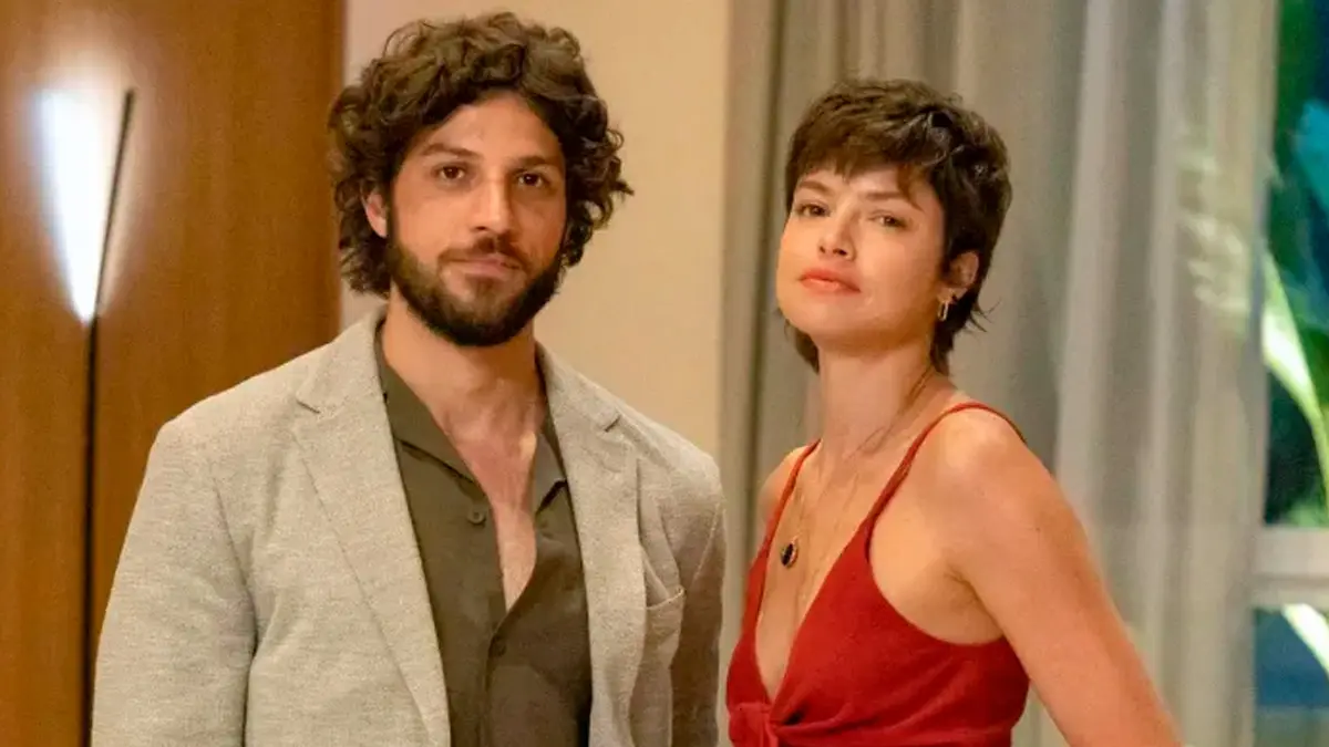 Mavi (Chay Suede) e Luma (Agatha Moreira) em Mania de Você. (Foto: Divulgação / Globo)
