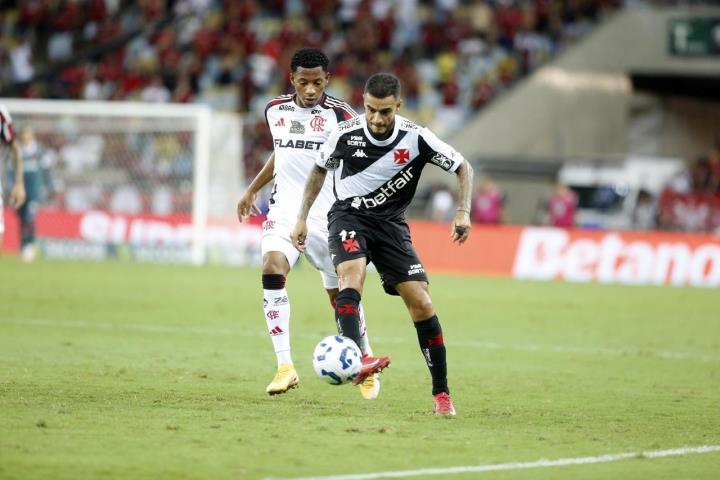 Vasco e Flamengo empataram em 0 a 0, na noite deste sábado (19/04), no Maracanã. (Crédito: Úrsula Nery/Agência FERJ)