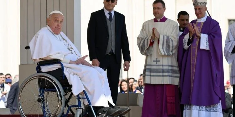 Papa Francisco aparece de surpresa durante recuperação - Imagem: Divulgação/Vatican Media Papa Francisco aparece de surpresa durante recuperação - Imagem: Divulgação/Vatican Media