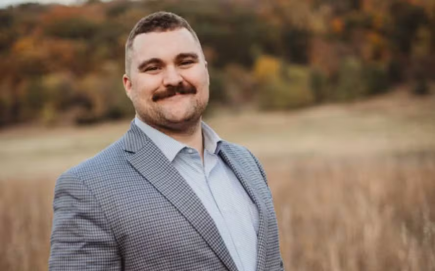 O pastor evangélico e podcaster de extrema-direita Andrew Isker. Imagem: reprodução