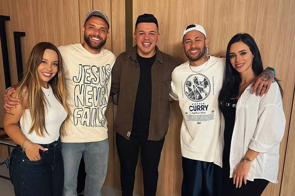 Neymar e Bruna Biancardi realizam culto após polêmica Any Awuada