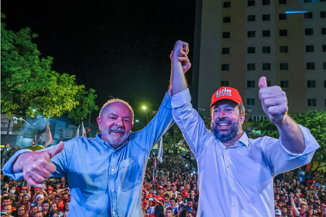 Alexandre Silveira ao lado do Presidente eleito Lula. Crédito: Ricardo Stuckert
