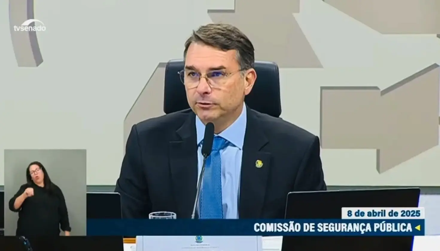 O senador Flávio Bolsonaro (PL-RJ) durante sessão da Comissão de Segurança Pública do Senado Federal nesta terça (8). Foto: Reprodução