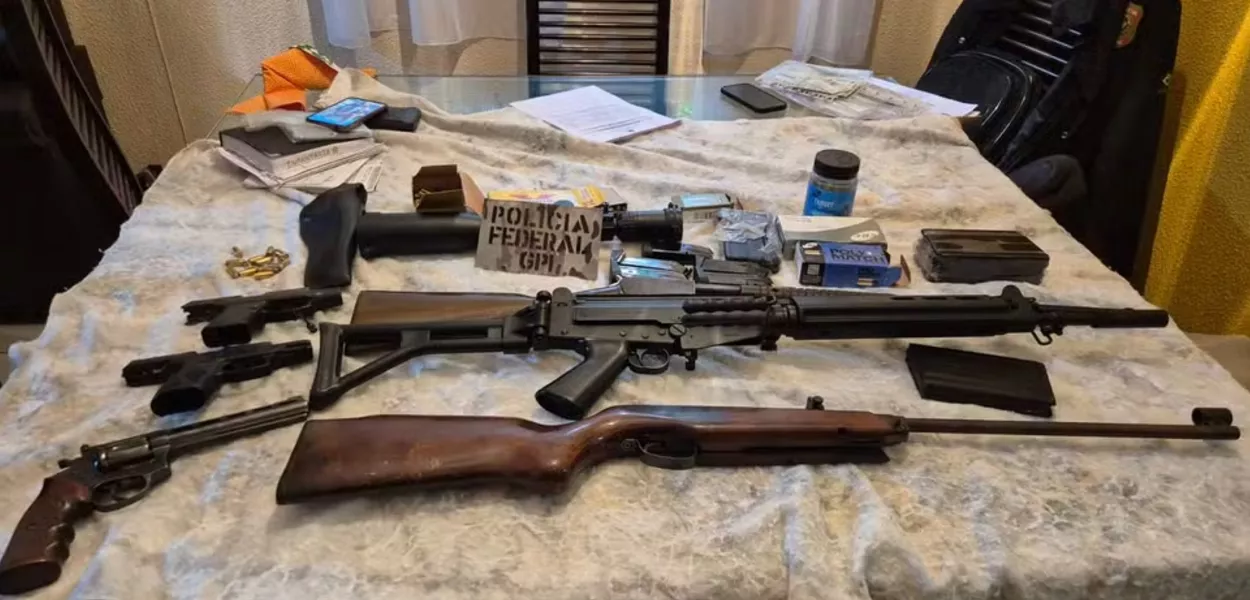 Armas do grupo de extermínio “Comando C4” foram apreendidas pela Polícia Federal. Foto: Reprodução
