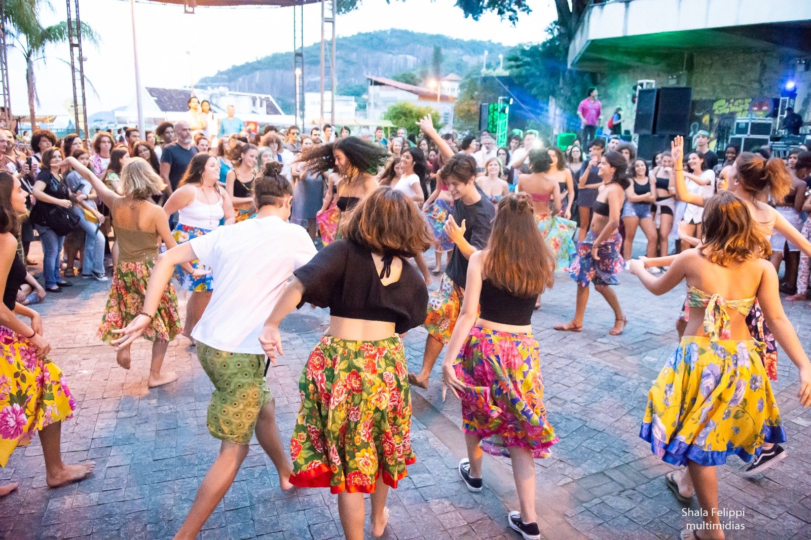 Público participa da FLIST no Parque Glória Maria em Santa Teresa