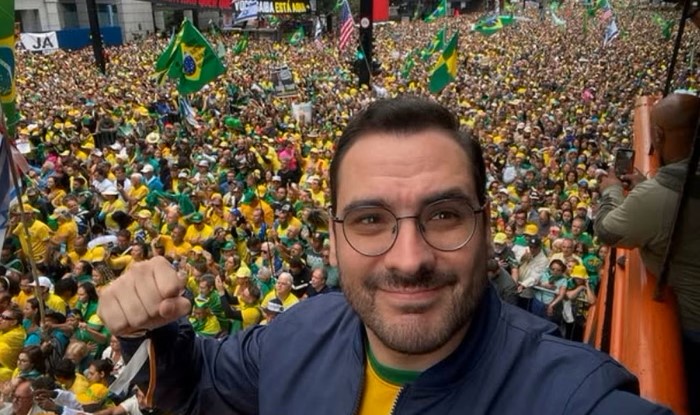 Thomaz Henrique em manifestação em apoio a Bolsonaro. Foto: Divulgação