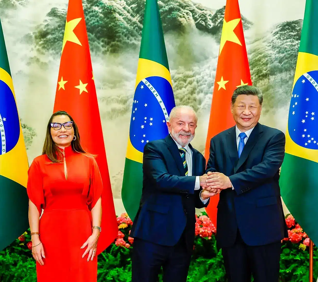 A primeira-dama do Brasil, Janja, o presidente do Brasil, Lula, e o presidente da China, Xi Jinping – Divulgação/PR