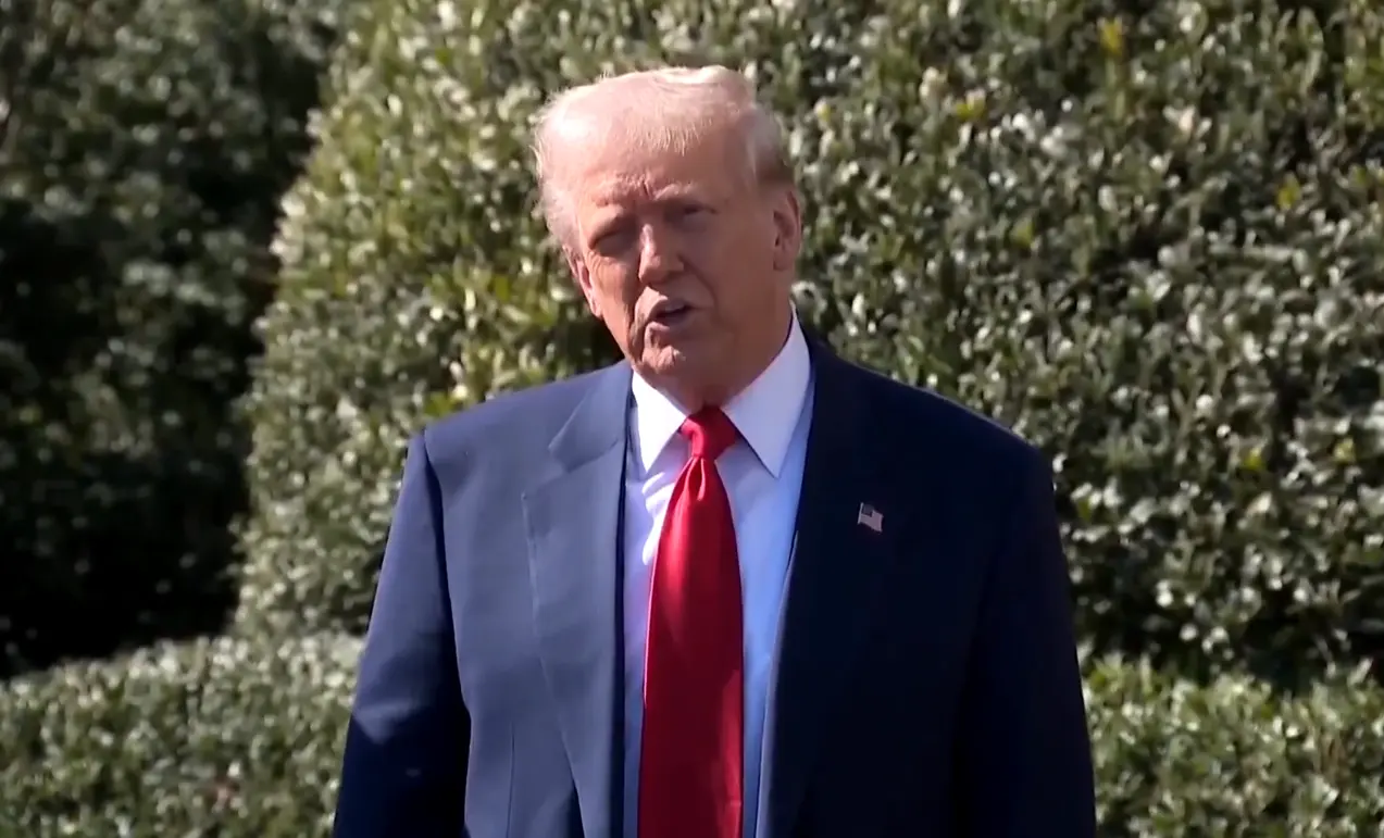 Governo Trump lança programa de autodeportação com incentivo de US$ 1.000 e passagens gratuitas para imigrantes deixarem os EUA.