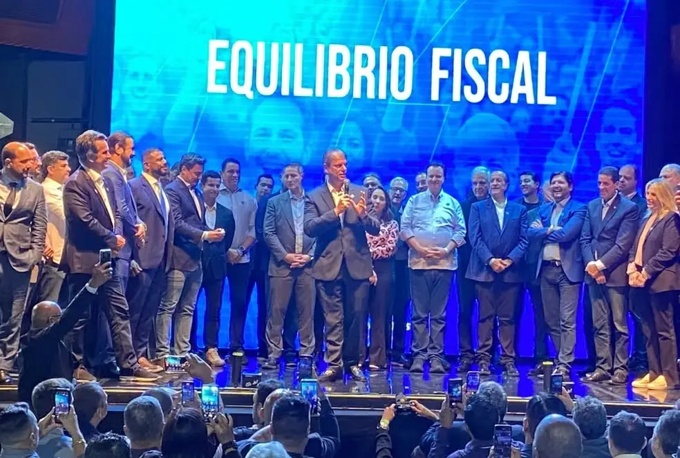Tarcísio ensaia candidatura e esvazia Bolsonaro