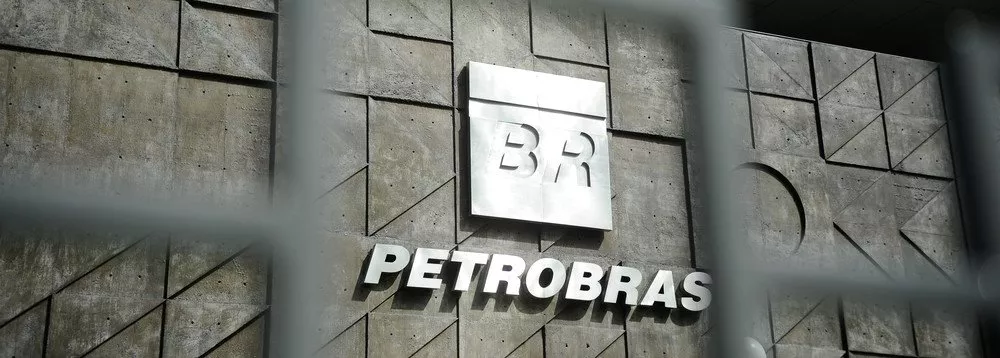 Petrobras faz alerta: Brasil pode voltar a importar petróleo