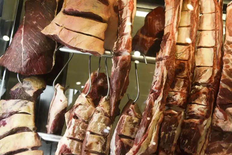 Você sabe o que tem na carne que compra? Água, aditivos e a importância de ler o rótulo | Diário Carioca