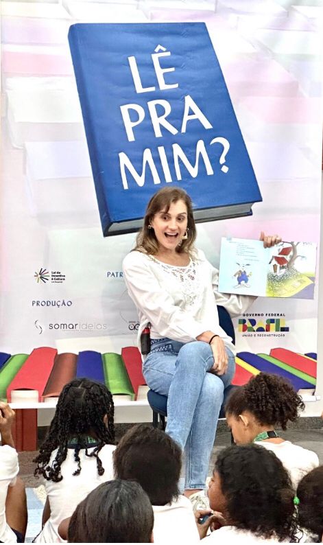 Primeira-dama do município, Cristine Paes levará grupo de deficientes à pré-estreia da Bienal do Livro