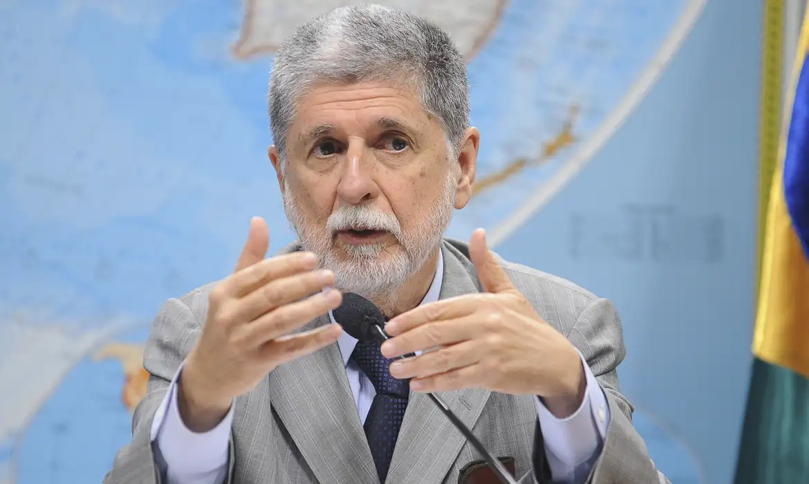 Celso Amorim denuncia: guerra entre Israel e Irã desvia atenção da tragédia em Gaza