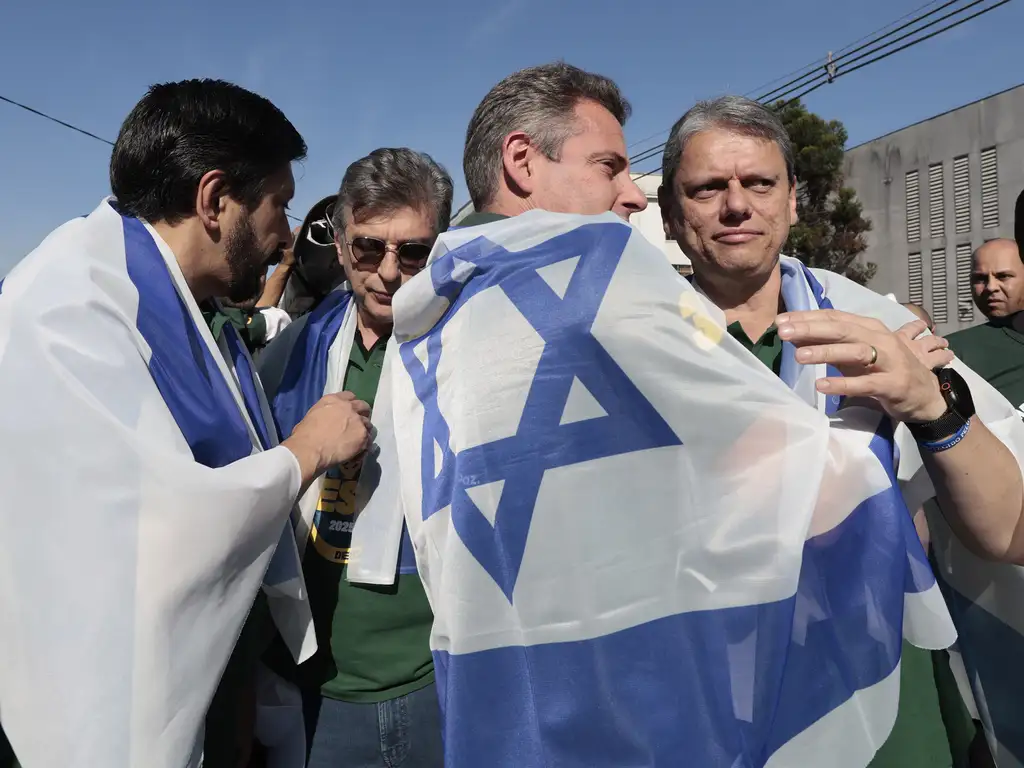 33ª Edição da Marcha para Jesus, que vai percorrer a zona norte da cidade saindo do Metrô Luz e seguindo em direção à Praça Heróis da Força Expedicionária Brasileira, próxima ao Campo de Marte. Governador Tarcisio de Freitas e o prefeito Ricardo Nunes participam da marcha . Foto: Paulo Pinto/Agência Brasil