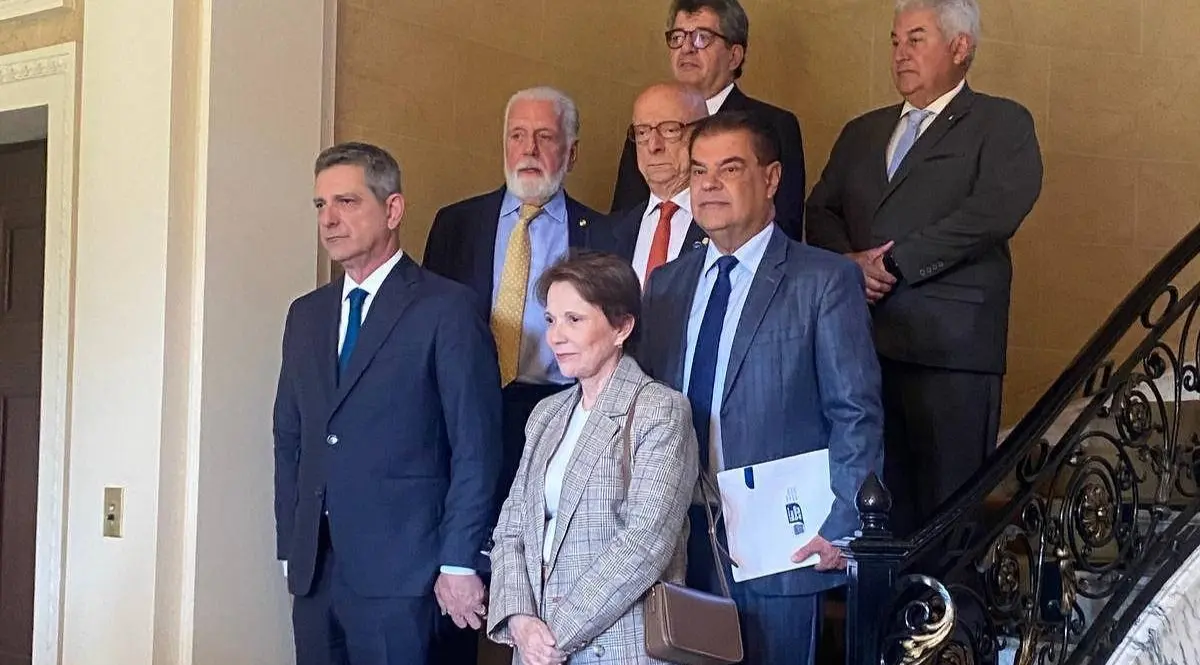 Senadores se reúnem na residência oficial do Brasil em Washington. Foto: Divulgação