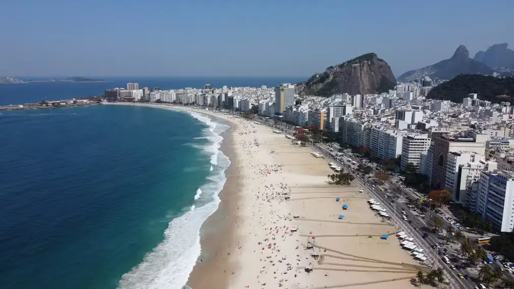 Vista aérea da Praia de Copacabana. Foto: Rafael Catarcione/Riotur